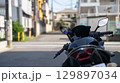 駐輪されている大型二輪 129897034
