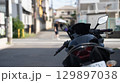 駐輪されている大型二輪 129897038