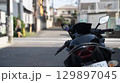 駐輪されている大型二輪 129897045