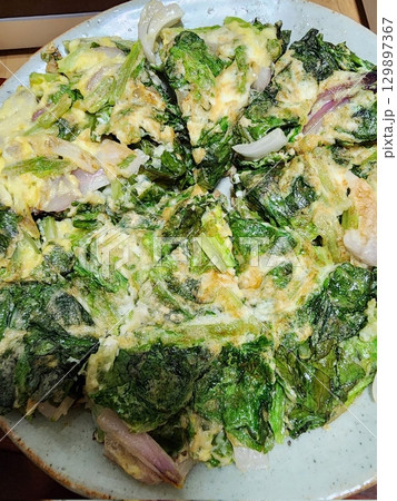 Korean traditional food, jeon, vegetable, meat, etc. are mixed with eggs and fried in oil. Always put it on the table when I hold a memorial service for ancestors on Chuseok (Thanks giving Day) Korean traditional food, jeon, vegetable, meat, etc. are mixed with eggs and fried in oil. Always put it on the table when I hold a memorial service for ancestors on Chuseok (Thanks giving Day) 129897367