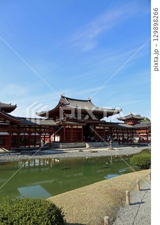 秋の寺院境内 秋の寺院境内 129898266