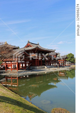 秋の寺院境内 秋の寺院境内 129898274