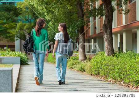 女子大学生 キャンパス 学校生活 女子大学生 キャンパス 学校生活 129898789