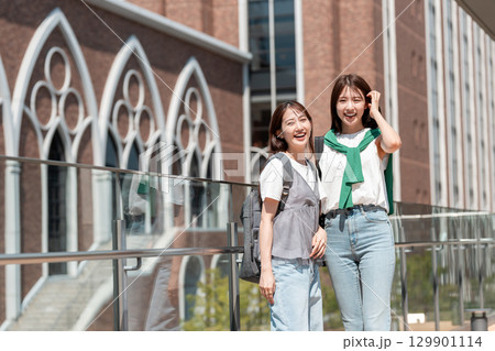 女子大学生 キャンパス 学校生活 女子大学生 キャンパス 学校生活 129901114