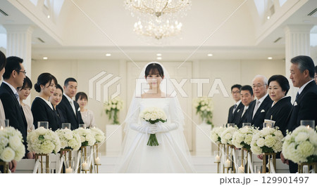 結婚式　チャペルと花嫁 129901497
