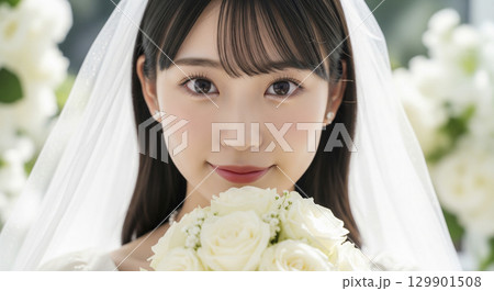 チャペルで結婚式　新婦のクローズアップ 129901508