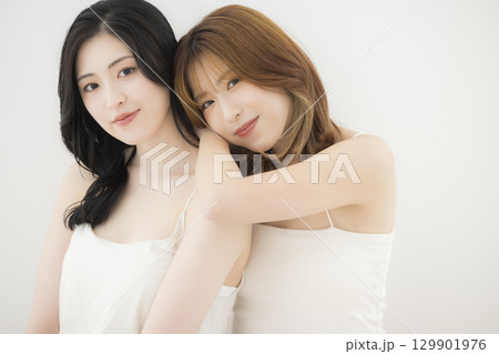 仲良し美人姉妹 仲良し美人姉妹 129901976