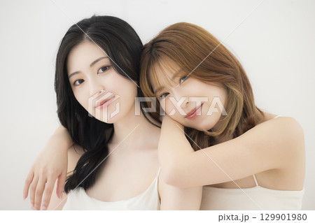 仲良し美人姉妹 仲良し美人姉妹 129901980