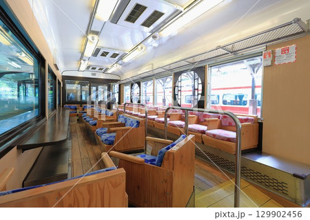 【南海】2200系 観光列車「天空」の車内（高野線） 129902456