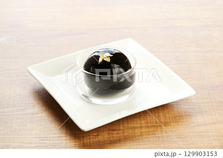 円形のコーヒーゼリー1個 円形のコーヒーゼリー1個 129903153