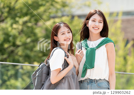 女子大生　キャンパスライフ　大学 129903262