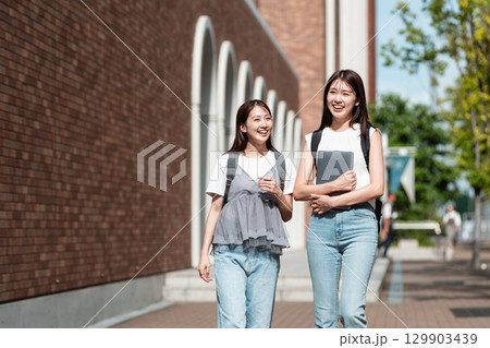 大学生 通学 キャンパスライフ 大学生 通学 キャンパスライフ 129903439