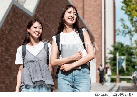 大学生　通学　キャンパスライフ 129903497