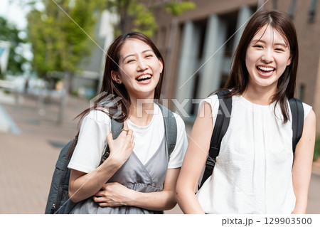 大学生　通学　キャンパスライフ 129903500