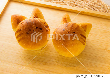 ねこ型ぱんキャラクターパン 129903708