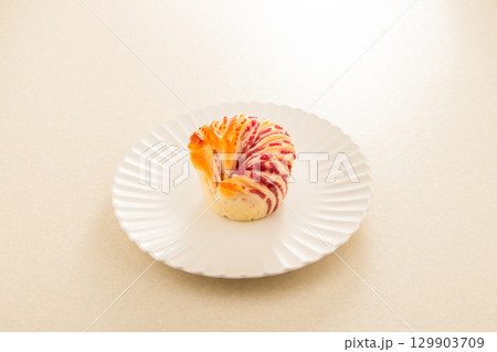 パン屋さんの本格パン 129903709