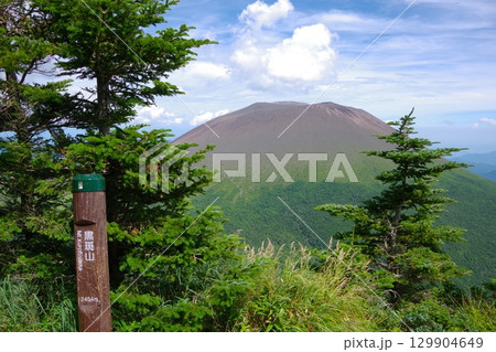 浅間山外輪山の黒斑山から見る浅間山の前掛山の風景 浅間山外輪山の黒斑山から見る浅間山の前掛山の風景 129904649