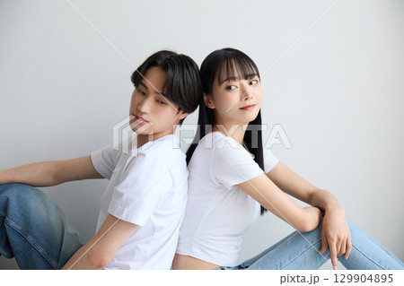 アジアの若い男女の美容に関するポートレート 129904895