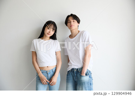 アジアの若い男女の美容に関するポートレート 129904946