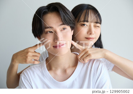 アジアの若い男女の美容に関するポートレート アジアの若い男女の美容に関するポートレート 129905002