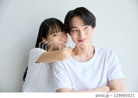 アジアの若い男女の美容に関するポートレート アジアの若い男女の美容に関するポートレート 129905021