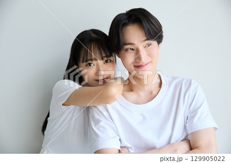 アジアの若い男女の美容に関するポートレート アジアの若い男女の美容に関するポートレート 129905022