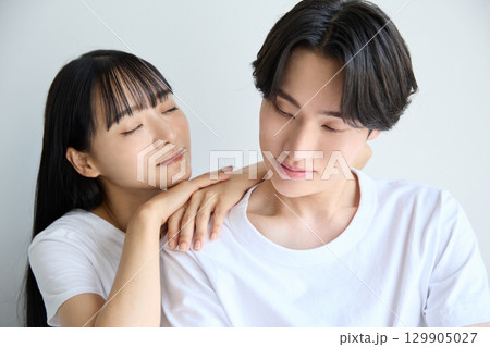 アジアの若い男女の美容に関するポートレート 129905027