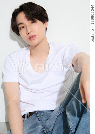 アジアの若い男性の美容に関するポートレート 129905044