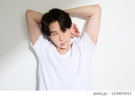 アジアの若い男性の美容に関するポートレート 129905051