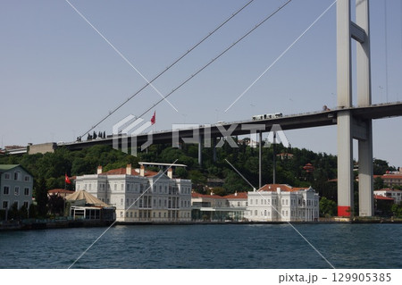 トルコ イスタンブールのボスボラス橋 129905385