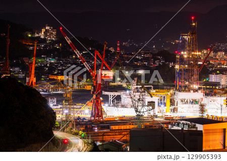 《長崎県》佐世保市・造船所の夜景 129905393