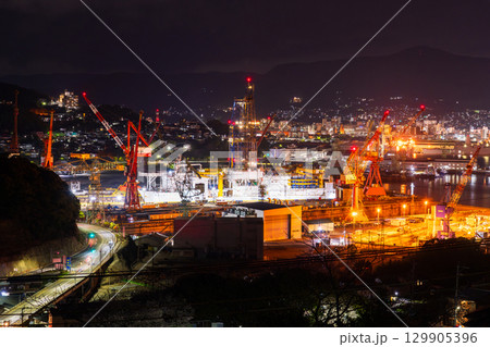 《長崎県》佐世保市・造船所の夜景 129905396