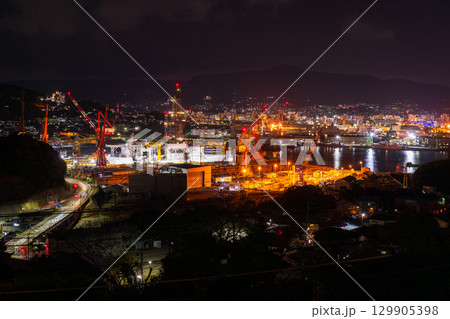 《長崎県》佐世保市・造船所の夜景 129905398