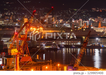 《長崎県》佐世保市・造船所の夜景 《長崎県》佐世保市・造船所の夜景 129905400