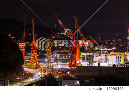 《長崎県》佐世保市・造船所の夜景 129905404