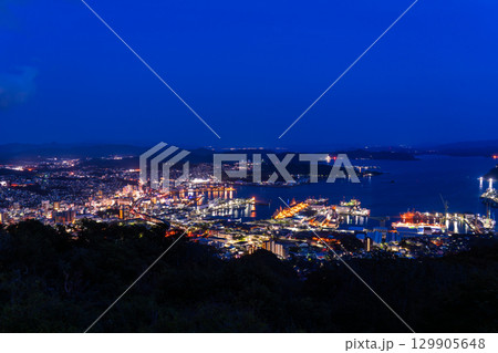 《長崎県》佐世保市の夜景・弓張岳展望台の眺望 129905648