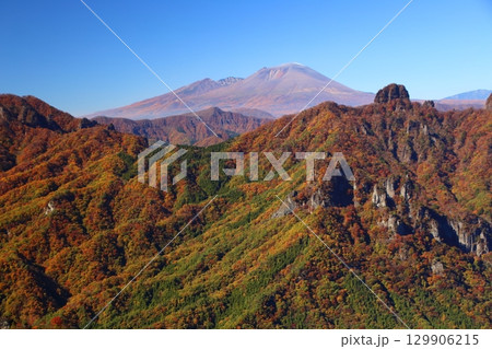 錦秋の妙義山からの浅間山 129906215