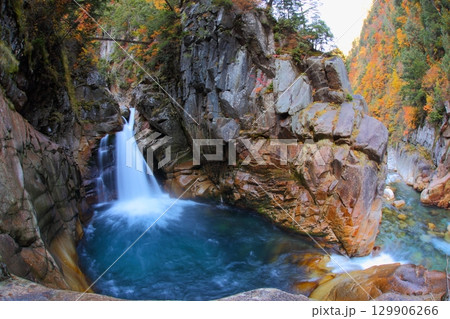 黒部峡谷下ノ廊下 剱沢と黒部川 129906266