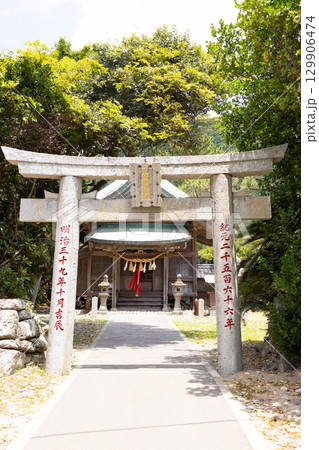 小茂田浜神社 二の鳥居から見た本殿 小茂田浜神社 二の鳥居から見た本殿 129906474