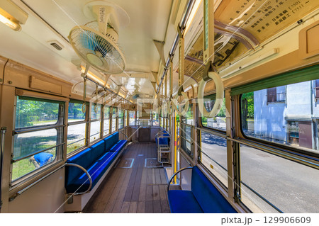 東京　小金井市　江戸東京たてもの園（都電7500形の車内） 129906609