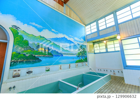 東京　小金井市　江戸東京たてもの園（子宝湯の洗い場と湯船） 129906632