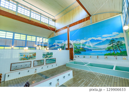 東京　小金井市　江戸東京たてもの園（子宝湯の洗い場と湯船） 129906633