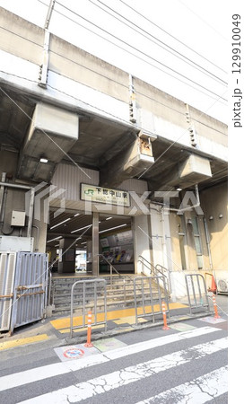 JR総武線(緩行線)の下総中山駅南口 JR総武線(緩行線)の下総中山駅南口 129910049