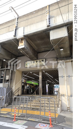 JR総武線(緩行線)の下総中山駅南口 JR総武線(緩行線)の下総中山駅南口 129910294