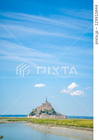 世界遺産モンサンミッシェルの美しい風景 129910644