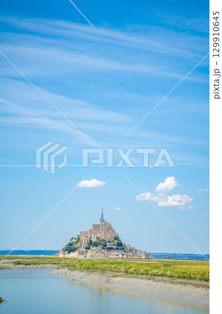 世界遺産モンサンミッシェルの美しい風景 129910645