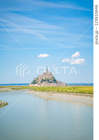 世界遺産モンサンミッシェルの美しい風景 129910646