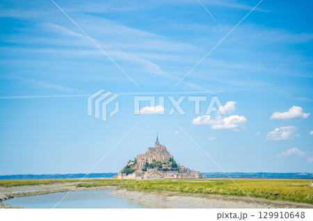 世界遺産モンサンミッシェルの美しい風景 129910648