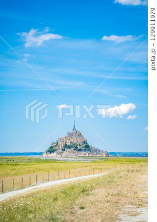 世界遺産モンサンミッシェルの美しい風景 129911979