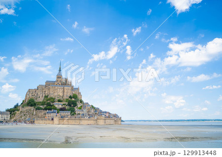 世界遺産モンサンミッシェルの美しい風景 世界遺産モンサンミッシェルの美しい風景 129913448